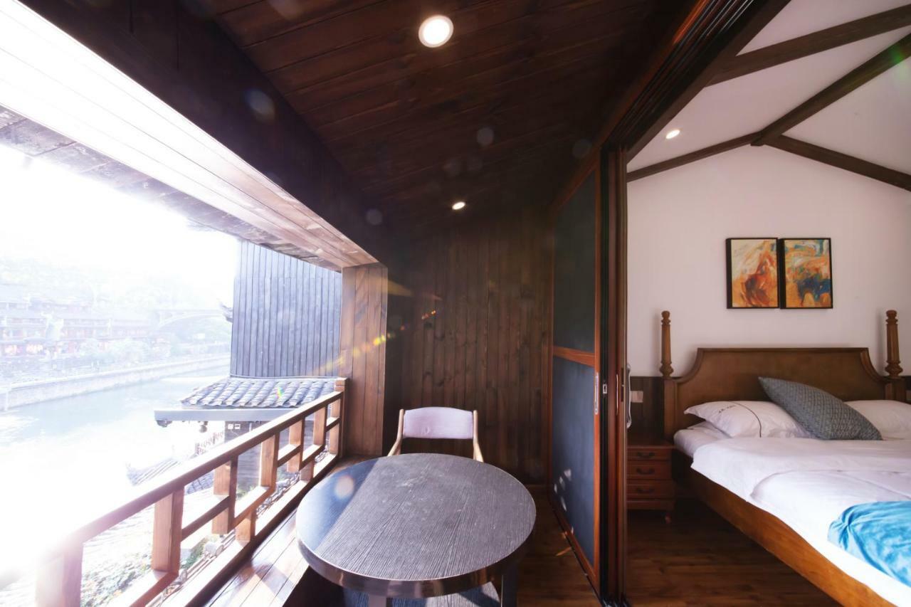 Fenghuang Slowly Time Inn Exterior foto